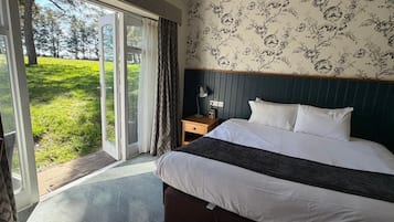 Phòng đôi, quang cảnh vườn | Bàn ủi/dụng cụ ủi quần áo, truy cập Internet không dây miễn phí