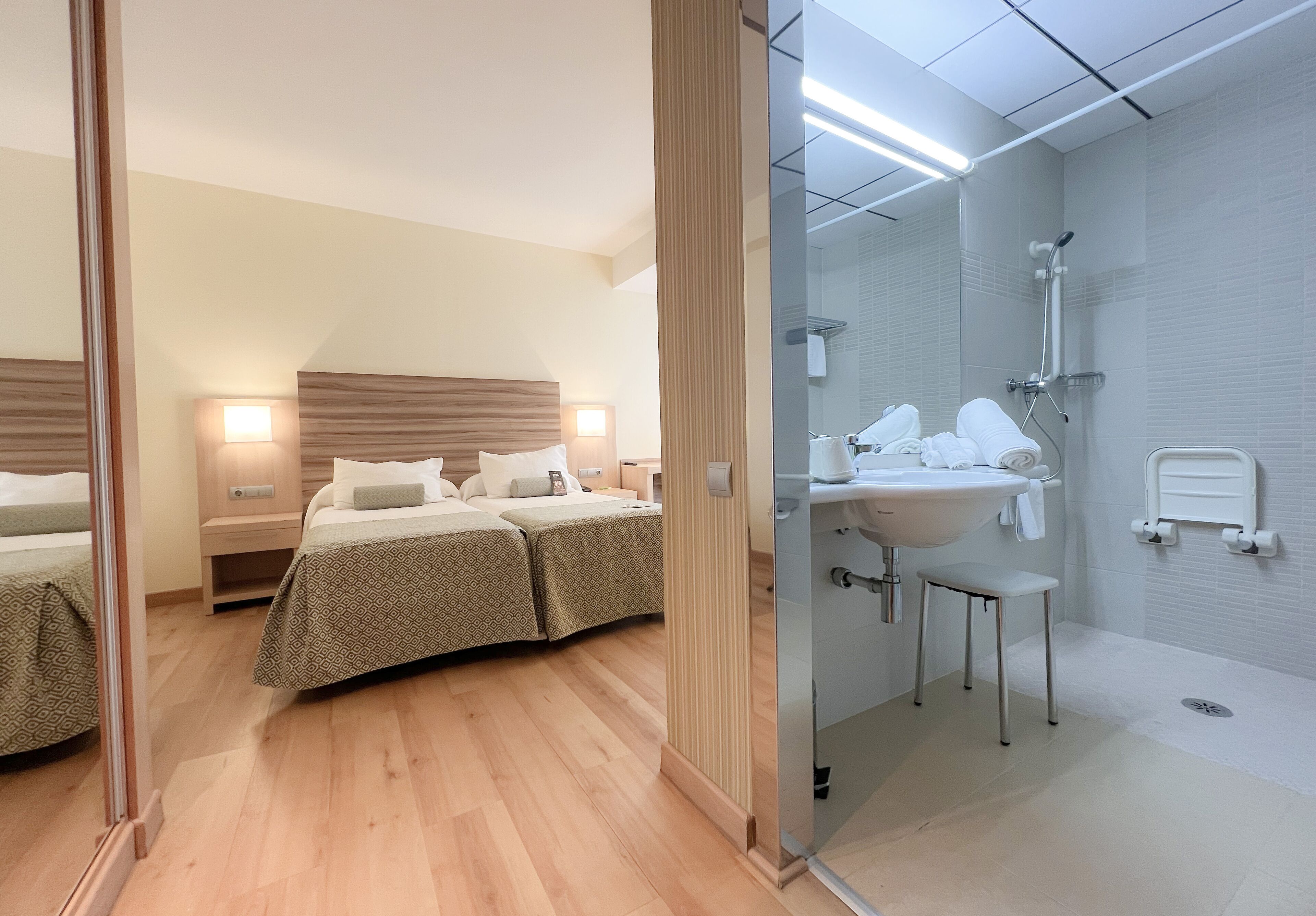 Photo - Riviera Beachotel - Recommended for Adults