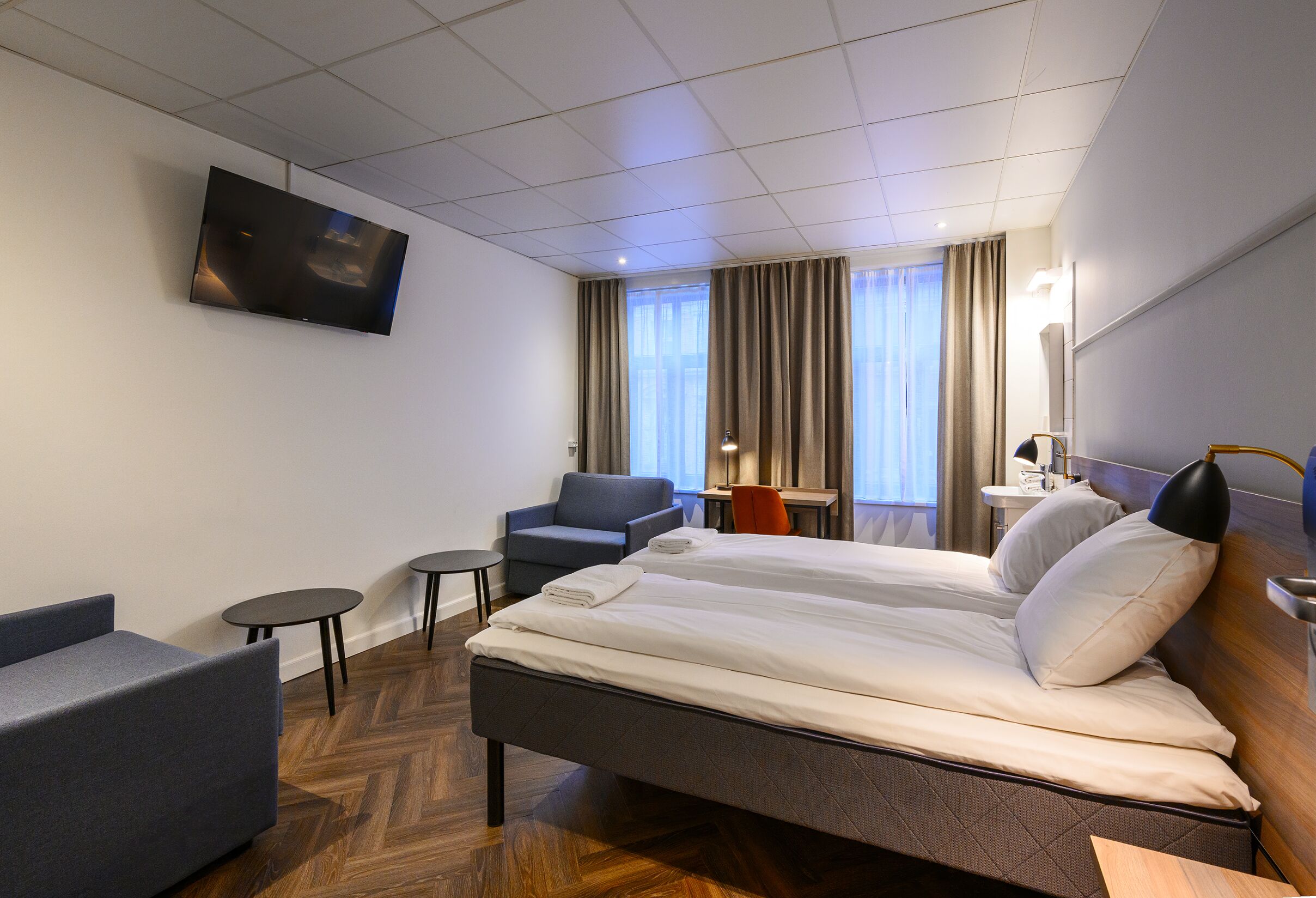 economy quadruple room, shared bathroom (single beds) | 1 bedroom, desk, iron/ironing board, free wifi