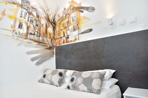 Desk, iron/ironing board, free WiFi, bed sheets - Hotel des Arts (Strasbourg)
