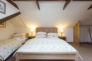 Executive Double or Twin Room, Multiple Beds | Iron/ironing board, free WiFi, bed sheets - Oakwood B&B Heathrow (West Drayton)