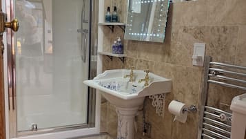 Family Double or Twin Room, Private Bathroom, Annex Building | Iron/ironing board, free WiFi, bed sheets
