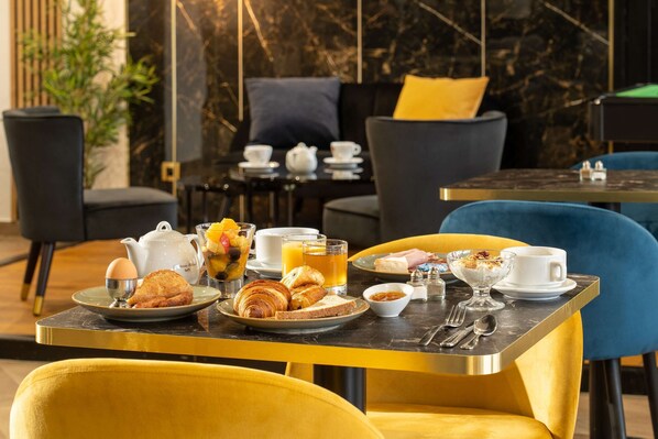 Daily buffet breakfast (EUR 8.90 per person)