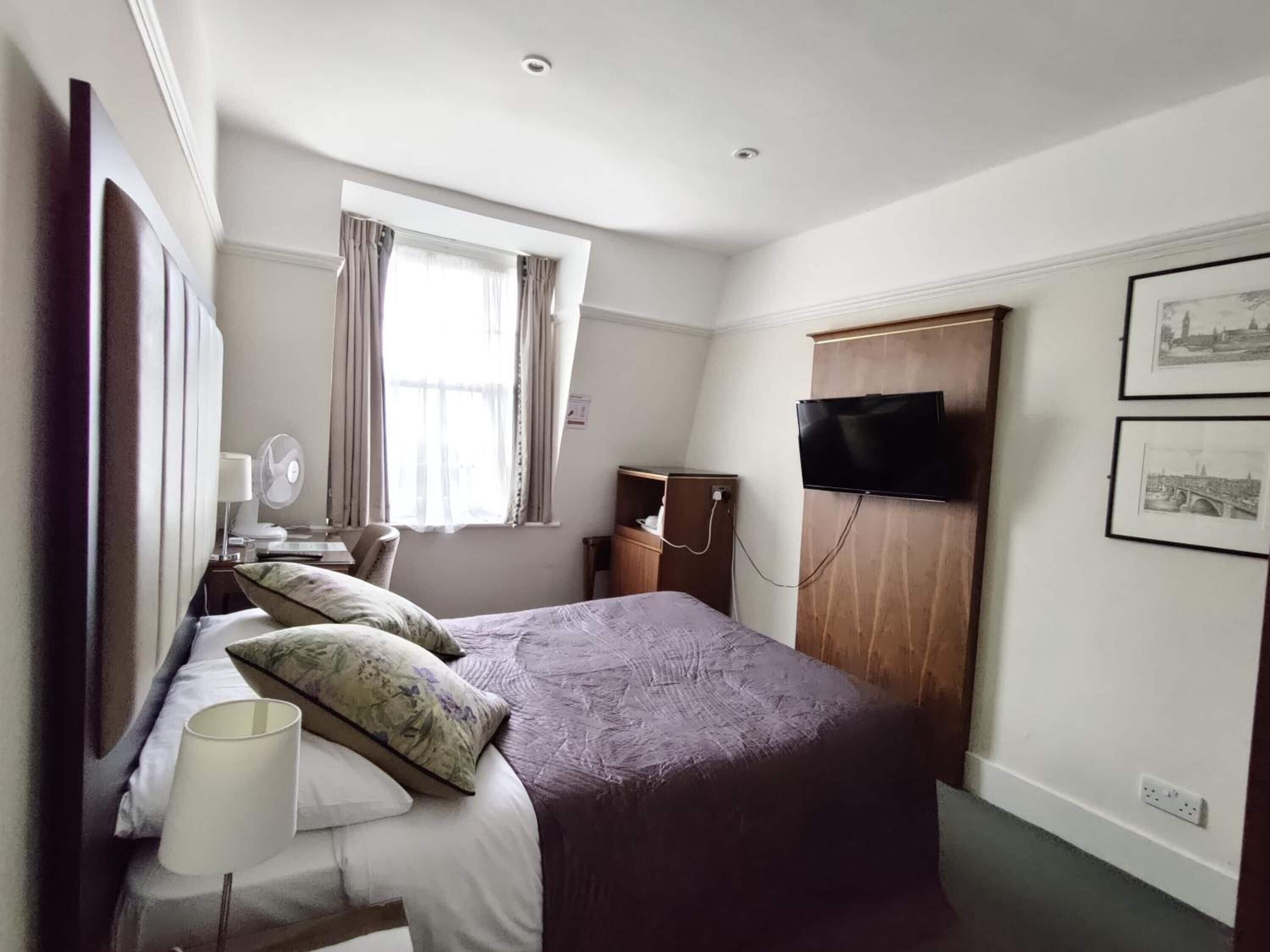 Dobbeltrom | Skrivebord, strykejern/-brett, wi-fi (inkludert) og sengetøy