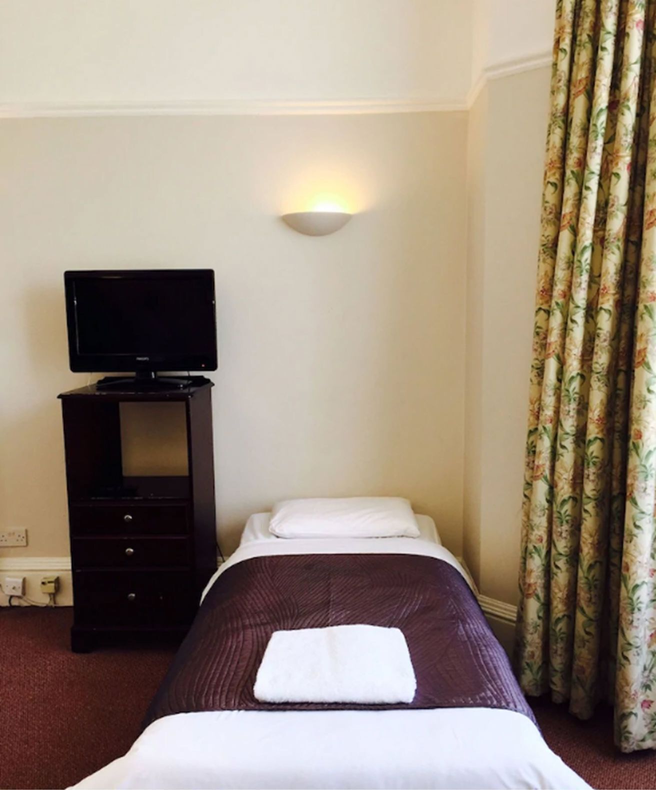 Desk, iron/ironing board, free WiFi, bed sheets