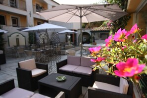 Front of property - Logis Hotel Restaurant Les II Mas (Cabestany)