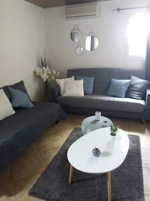 Suite les II Mas | In-room safe, blackout drapes, soundproofing, iron/ironing board - Logis Hotel Restaurant Les II Mas (Cabestany)