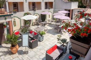 Balcony view - Logis Hotel Restaurant Les II Mas (Cabestany)