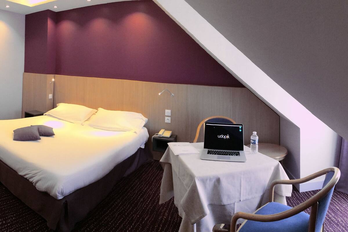 Comfort Double Room | Premium bedding, desk, iron/ironing board (on request), WiFi (free)