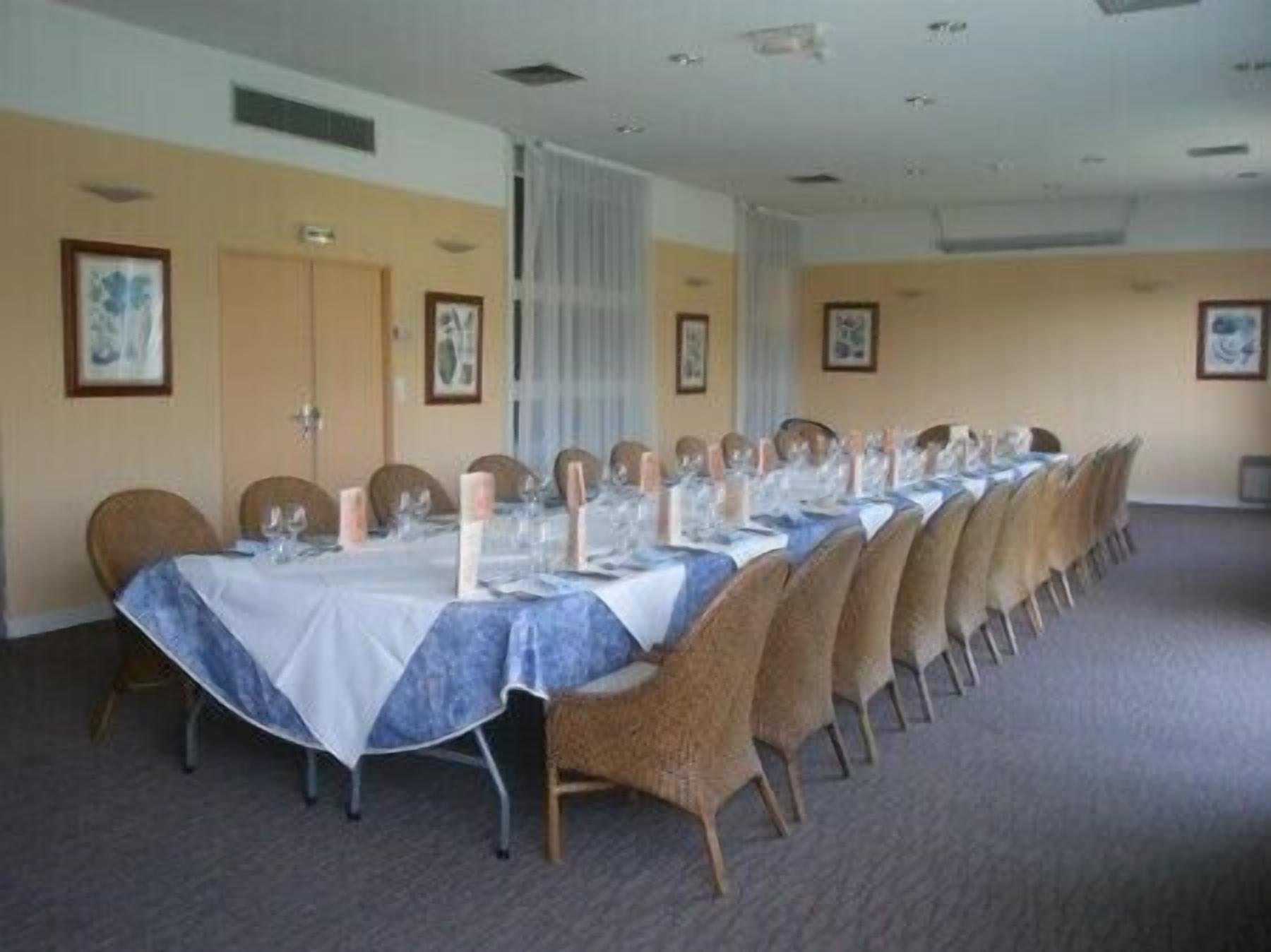 breakfast, lunch, dinner served; french cuisine