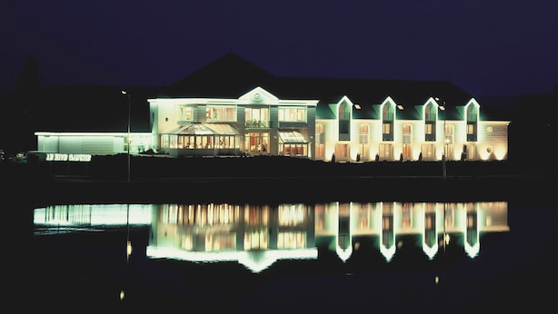 Front of property - evening/night - Hotel Restaurant le Rive Gauche (Joigny)