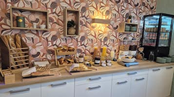 Petit déjeuner buffet servi tous les jours en supplément