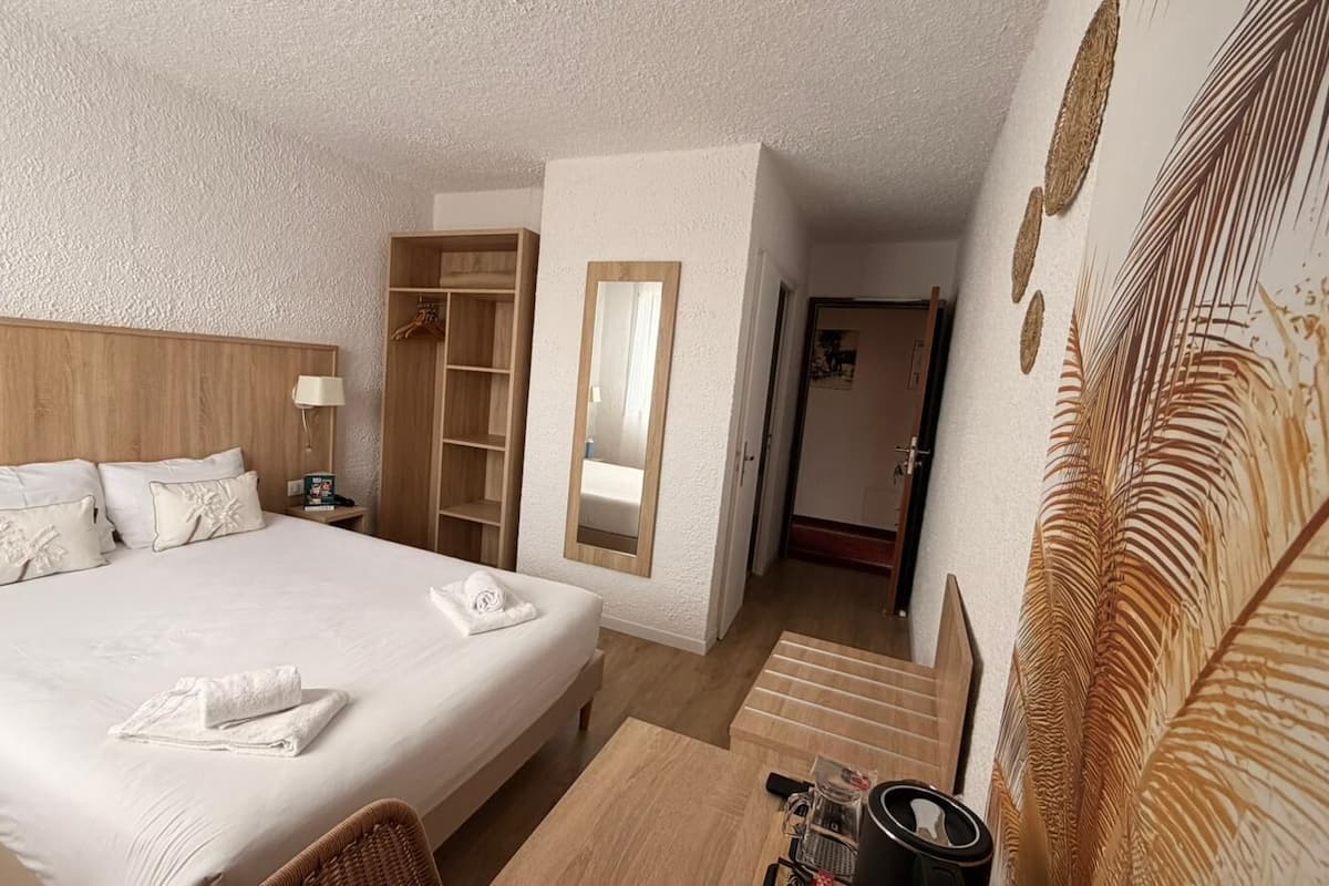 Premium Double Room | Desk, blackout drapes, free WiFi, bed sheets