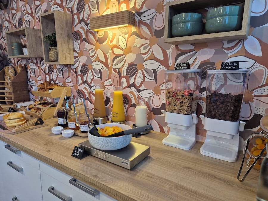 Desayuno buffet diario (EUR 10 por persona)