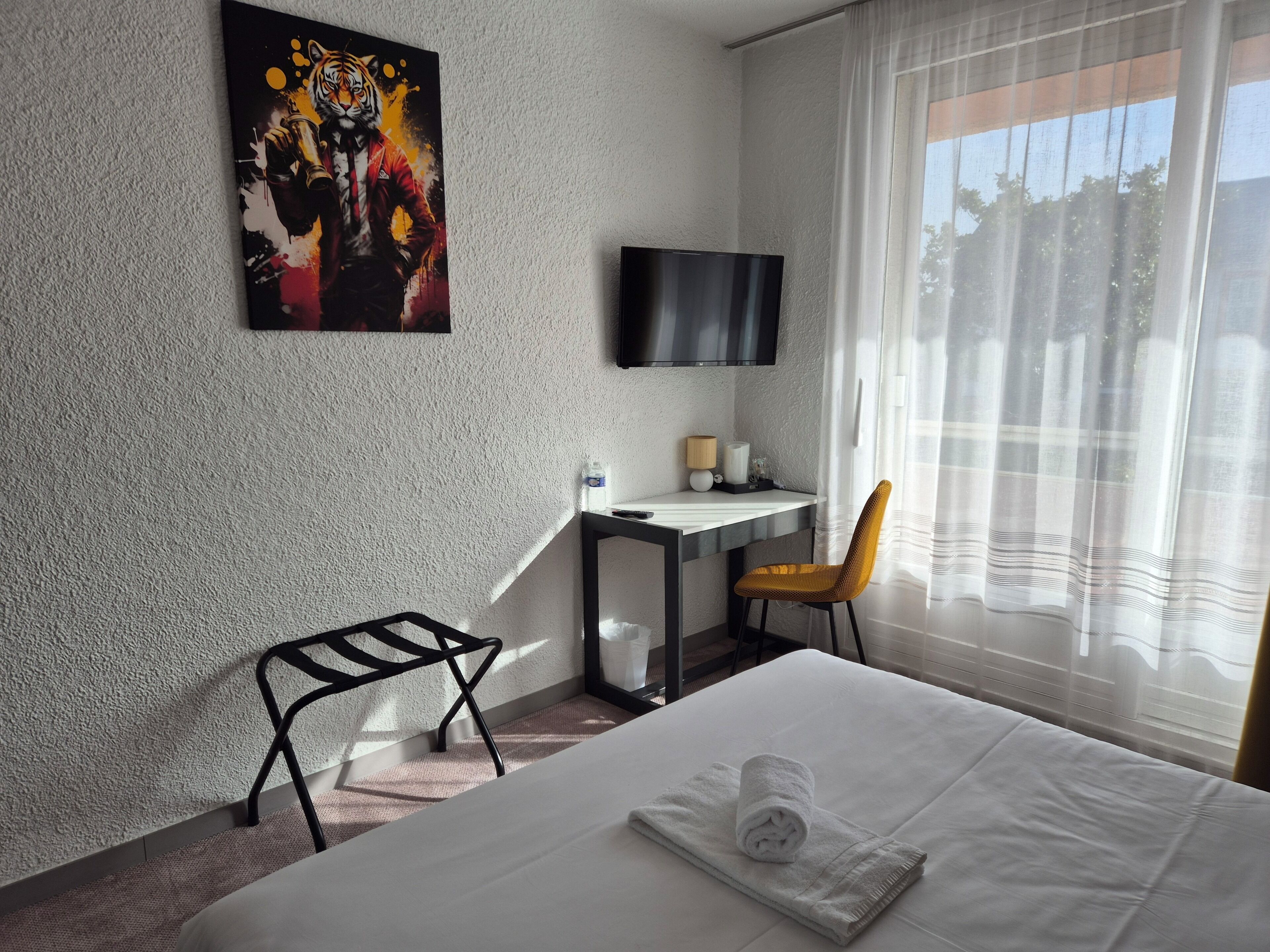 Double Room Confort Superieur | Desk, blackout drapes, free WiFi, bed sheets
