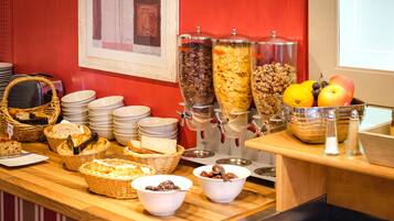 Petit déjeuner buffet (12 EUR par personne)