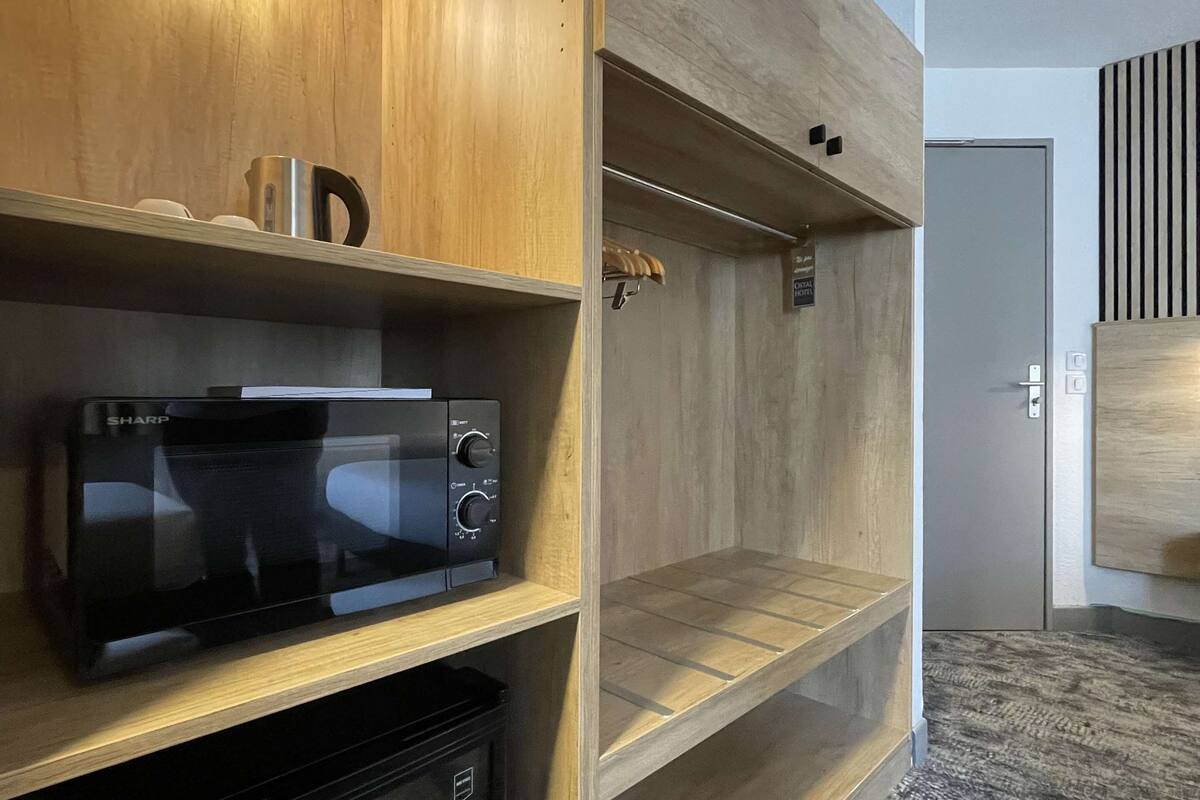 family room, multiple beds, non smoking (shower only) | 1 bedroom, individually decorated, individually furnished, desk