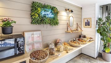 Café da manhã com buffet todos os dias (EUR 12 por pessoa)