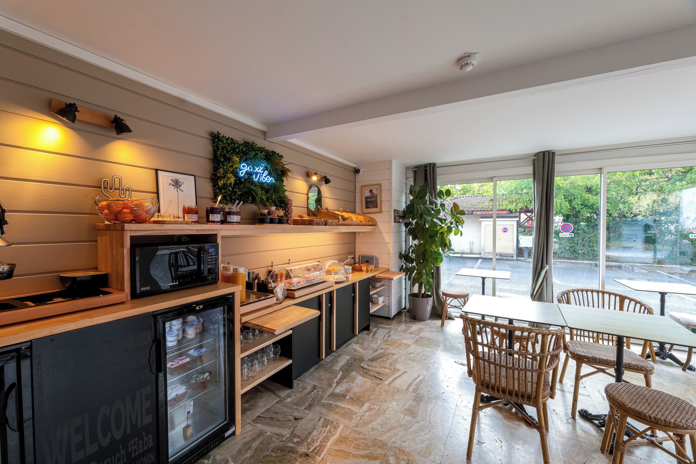 Desayuno buffet todos los días (EUR 12 por persona) 