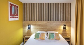 Individually decorated, individually furnished, desk, laptop workspace - Ostal Pau Université - Sure Hotel Collection by Best Western (Pau)