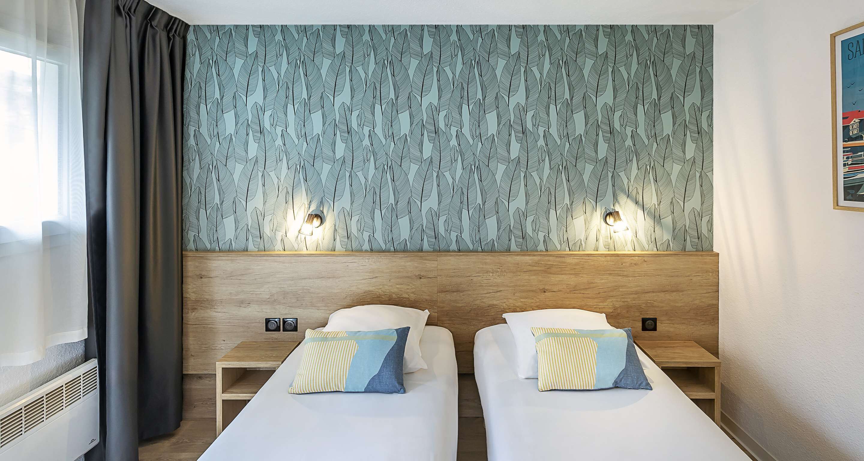 standard room, 1 double bed, non smoking, ground floor | bathroom | combined shower/bathtub, hair dryer, towels, soap