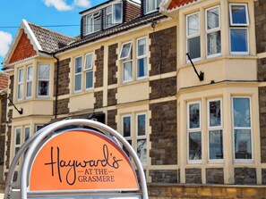 A sign for Hayward's at the Grasmere. - Hayward’s at the Grasmere (Bristol)