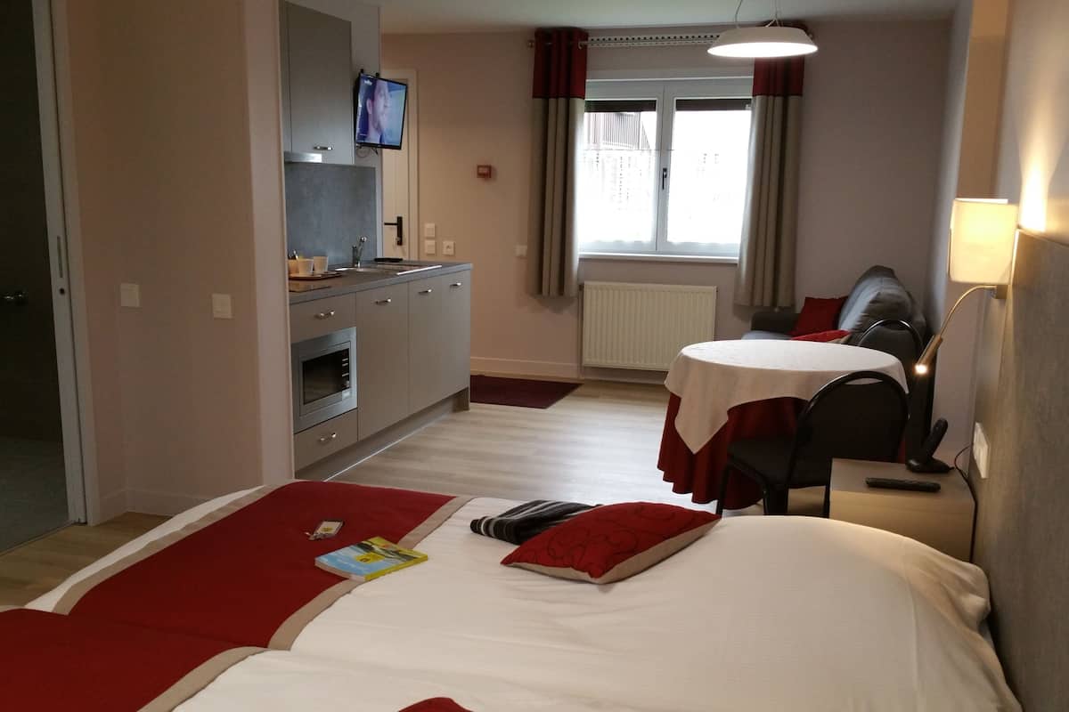 suite (gîte) | 1 bedroom, desk, free wifi, bed sheets