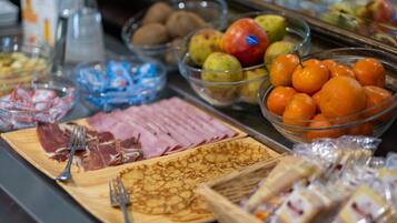 Daily continental breakfast (EUR 13 per person)