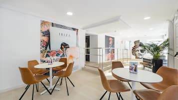 Área de estar no saguão