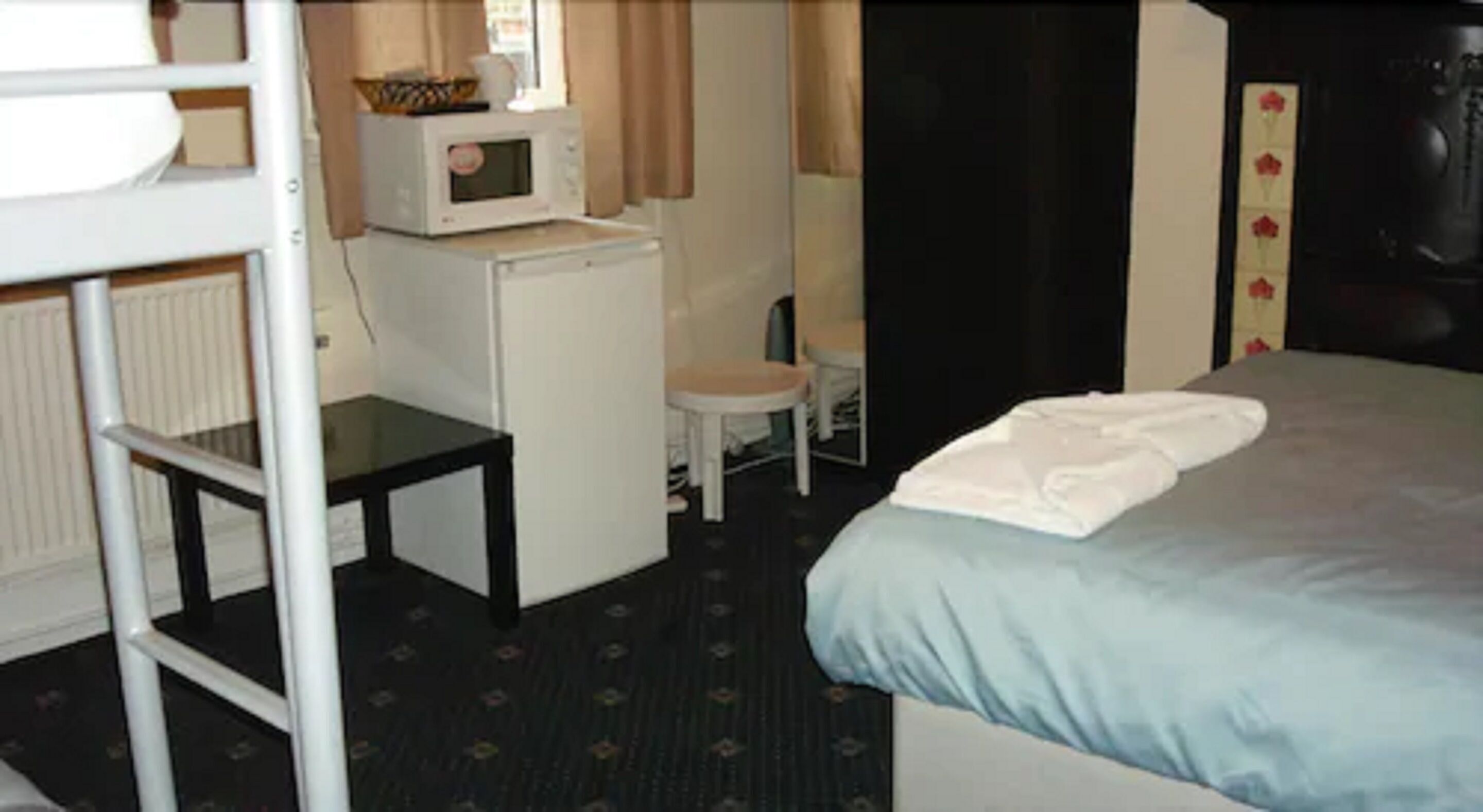 Premium bedding, desk, iron/ironing board, free WiFi