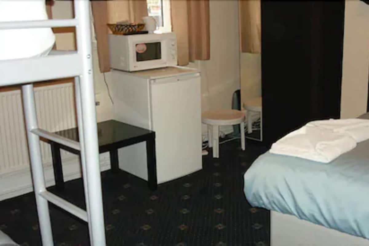 Ropa de cama de alta calidad y escritorio