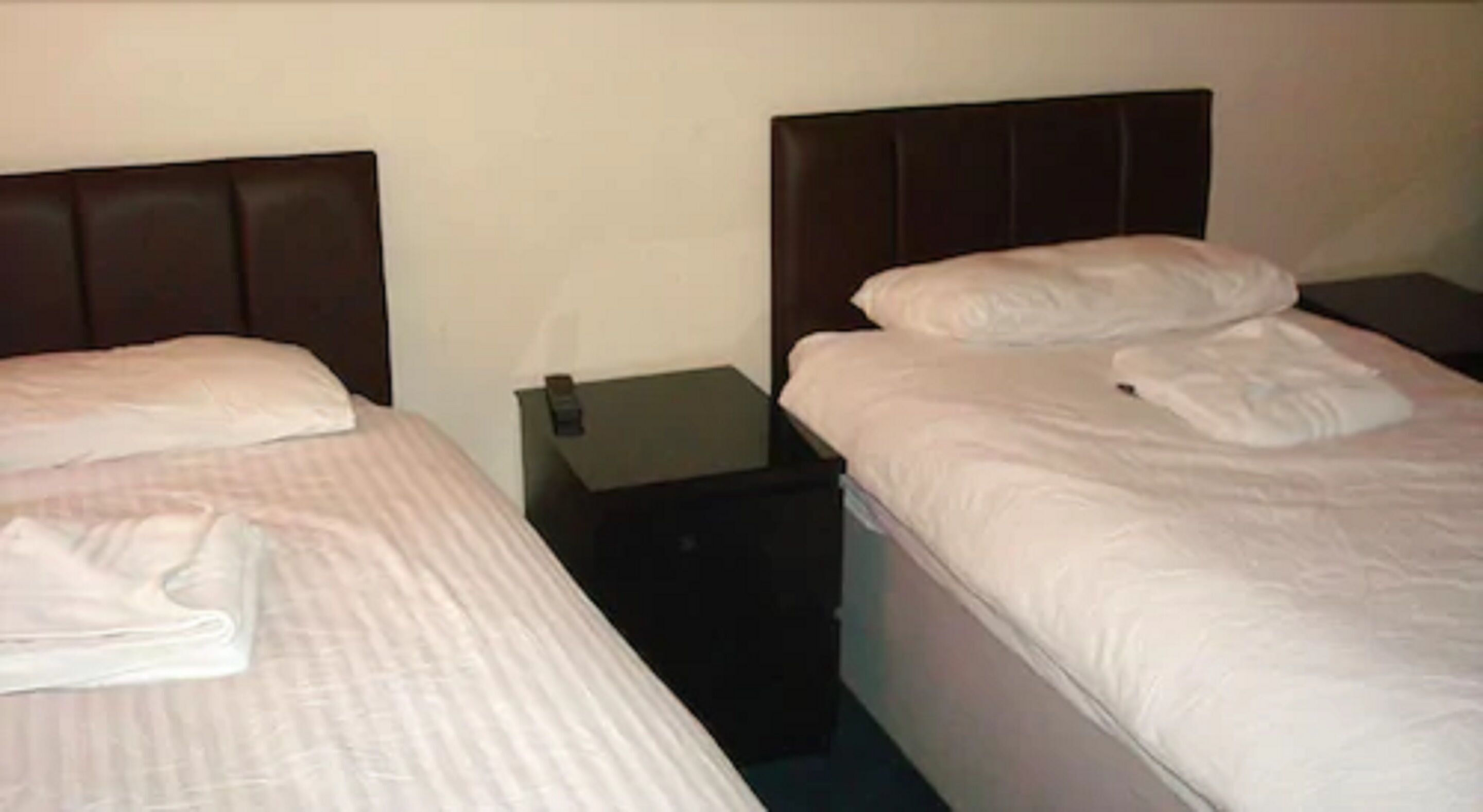 Premium bedding, desk, iron/ironing board, free WiFi