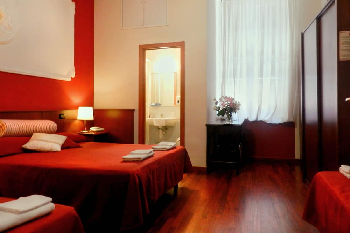 In-room safe, WiFi (free)