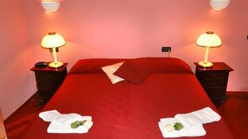Double Room, Shared Bathroom | In-room safe, free WiFi