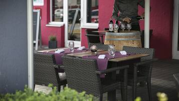 Breakfast, lunch, dinner served; French cuisine, al fresco dining