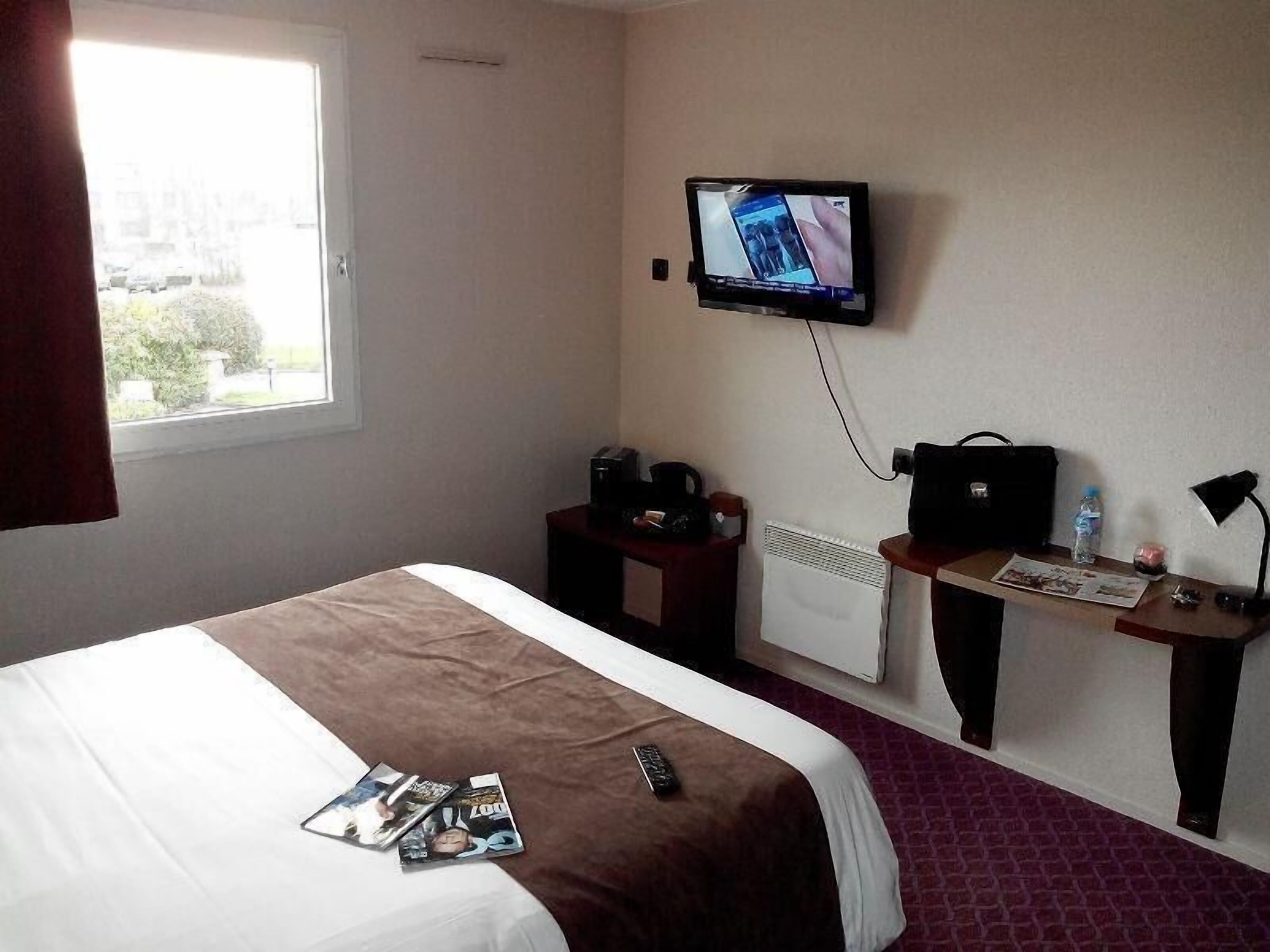 In-room safe, desk, blackout drapes, soundproofing