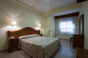 Habitación doble | Caja de seguridad en la habitación, escritorio y wifi gratis 