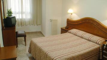 Caixa forta a l'habitació, escriptori, wifi gratuïta i roba de llit