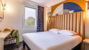 Standard Room, 1 Double Bed | 1 bedroom, desk, soundproofing, iron/ironing board (on request)