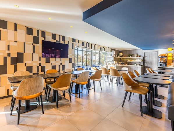 Free buffet breakfast on weekends