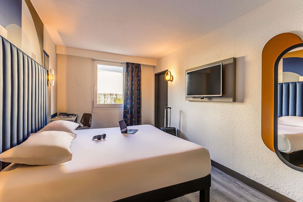 standard room, 1 double bed | 1 bedroom, desk, soundproofing, iron/ironing board