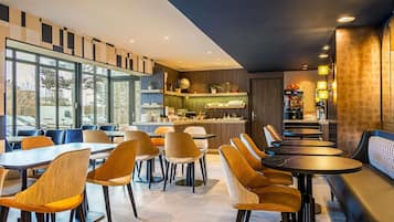 Desayuno buffet los fines de semana (con cargo)