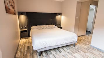 Superior Double Room | Desk, blackout drapes, soundproofing, free WiFi