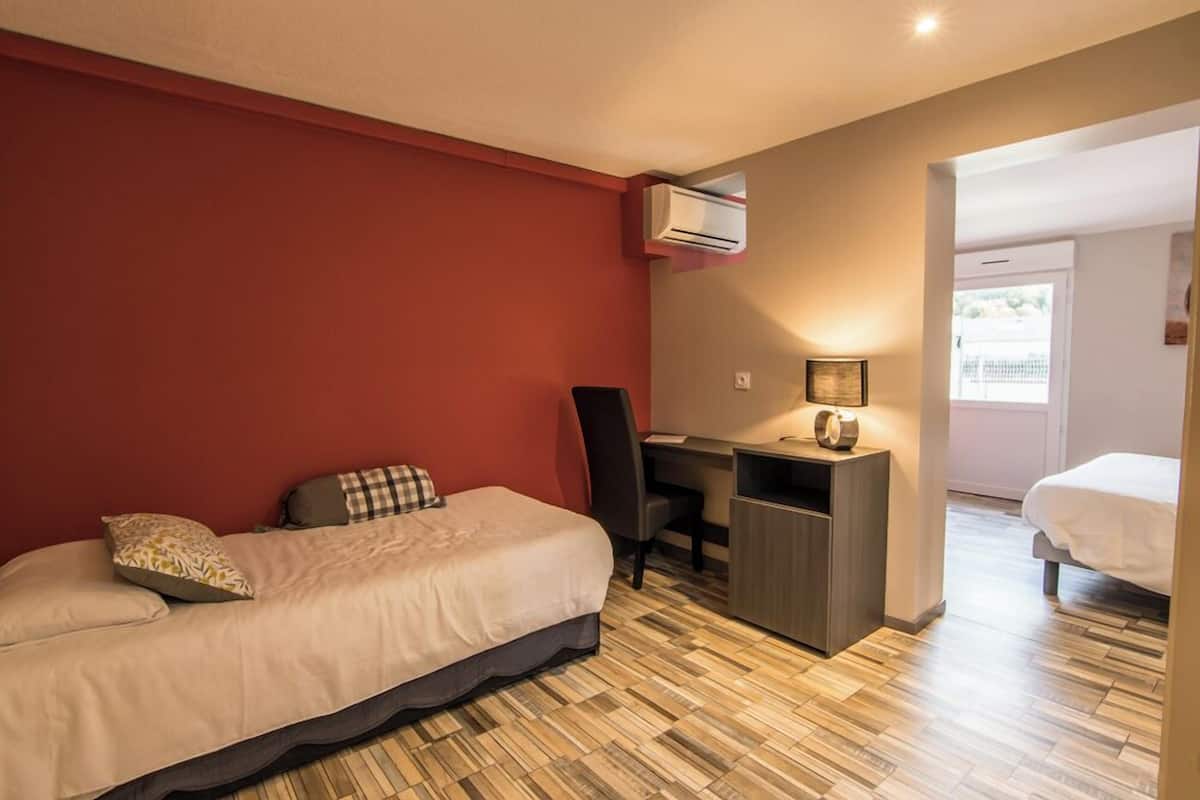 Superior Twin kamer | Een bureau, verduisterende gordijnen, geluiddichte muren, gratis wifi