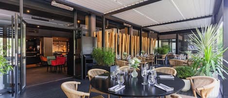 Lunch and dinner served, French cuisine