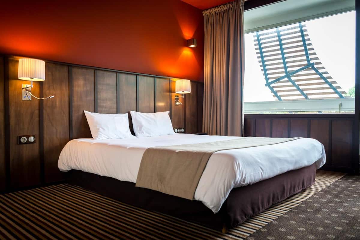 superior room, 1 double bed | 1 bedroom, desk, laptop workspace, soundproofing