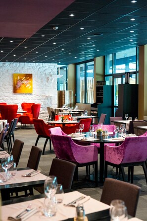 Se sirven almuerzos, cenas y cocina francesa 