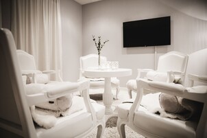 Coin salon dans le hall