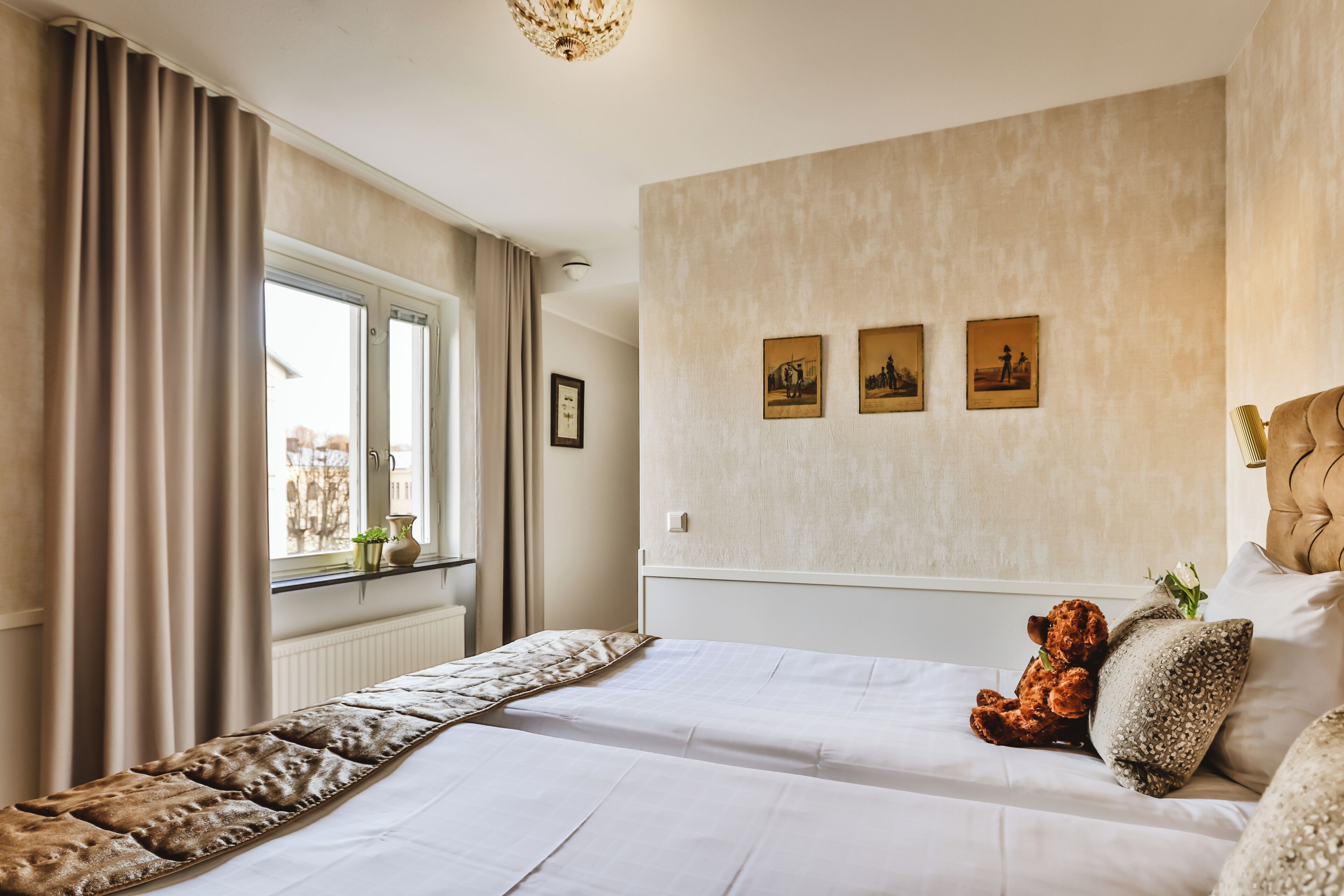 family room | hypo-allergenic bedding, minibar, in-room safe, individually furnished