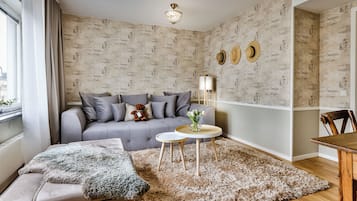 Family Room | Hypo-allergenic bedding available, minibar, in-room safe